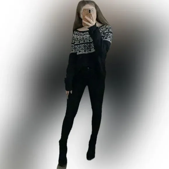 Wool blend oversized American Eagle black and white winter sweater. Size Large. - Picture 4 of 6